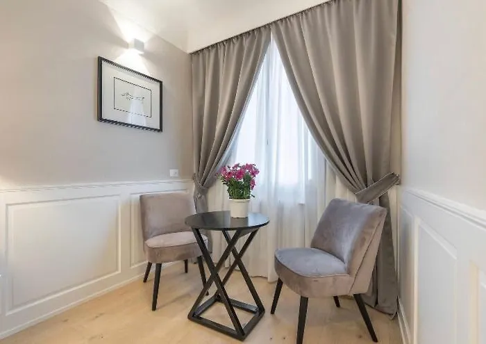 Booking Florence Apartmán *